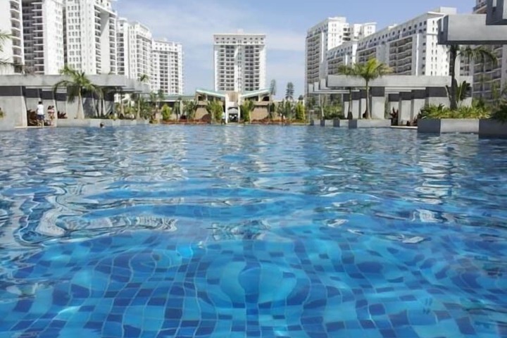 Pool Hotel