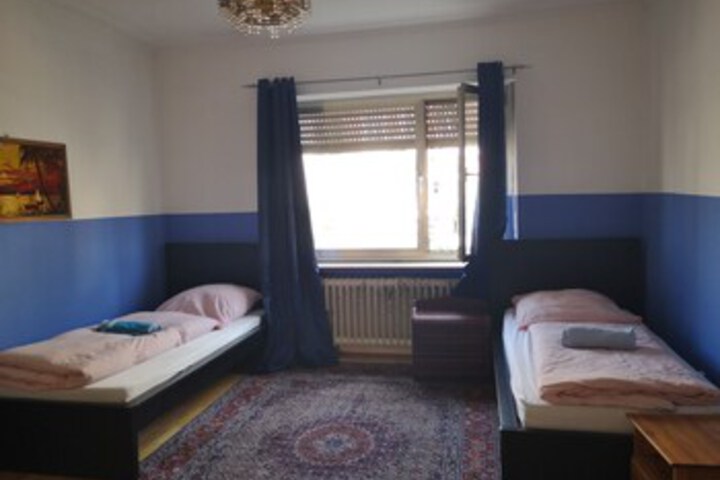 Room 6 of 10