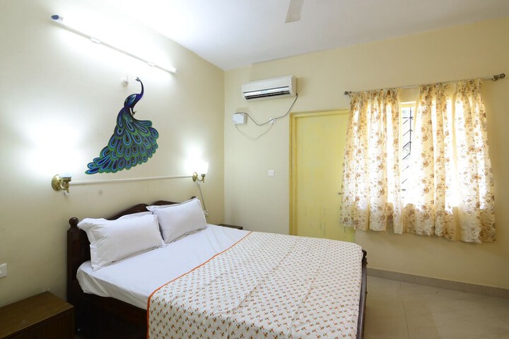 Room 4 of 16