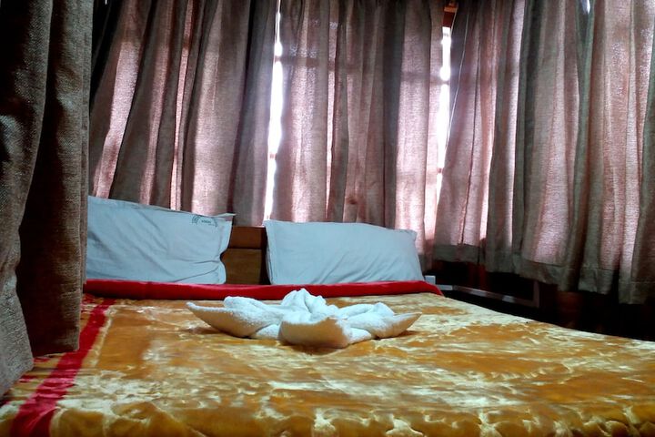 Room 4 of 122