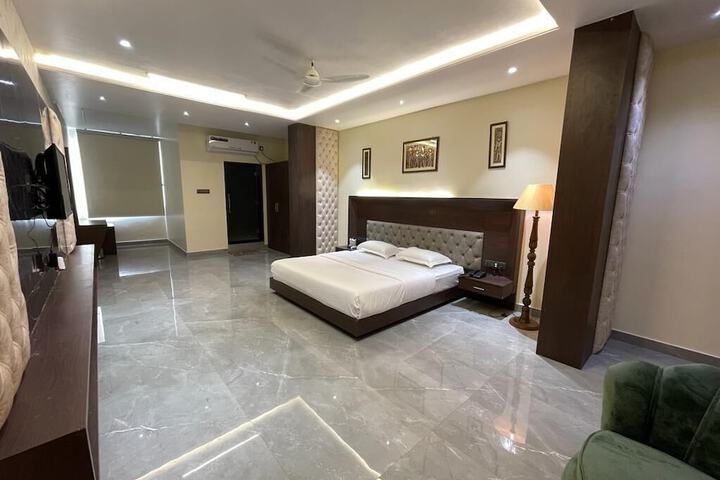 Room 20 of 35