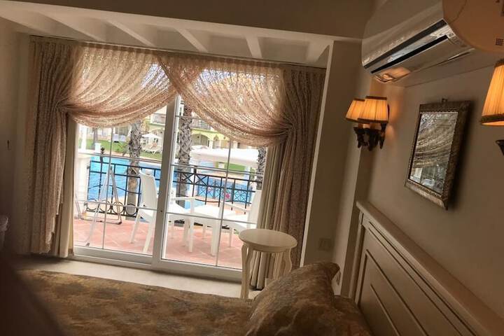 Room 4 of 27