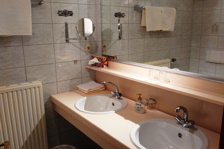 Room 8 of 21