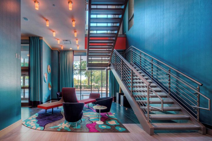 Lobby lounge