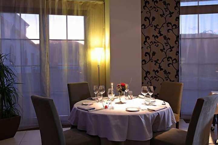 Dining 19 of 47