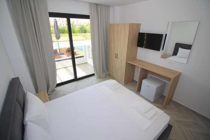 Room 7 of 96