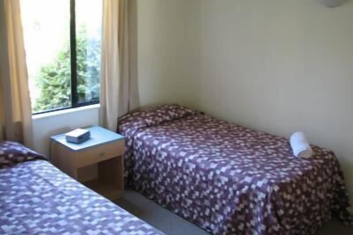 Room 6 of 33