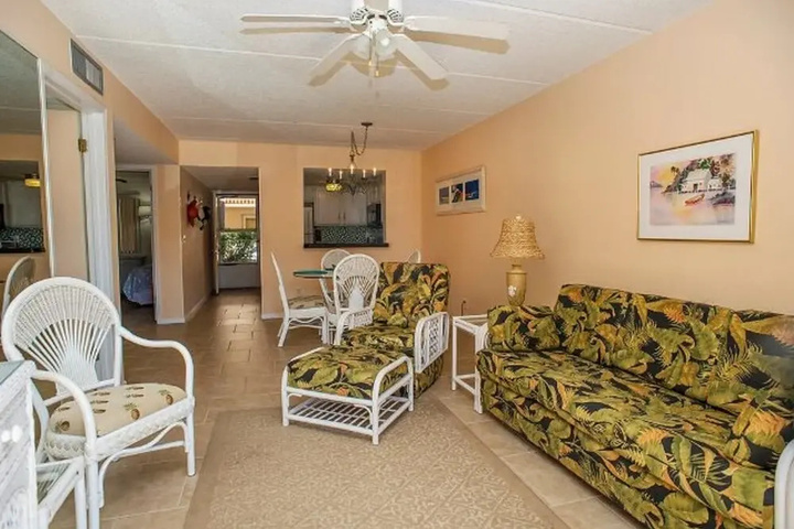 Room 4 of 15