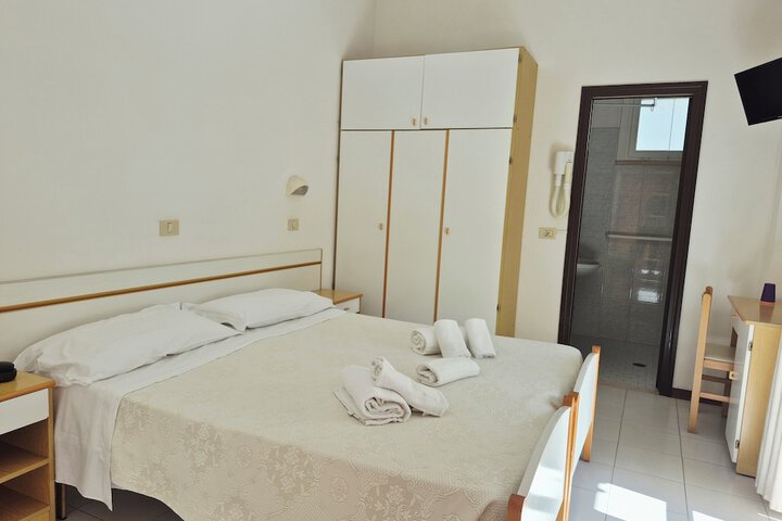 Room 12 of 36