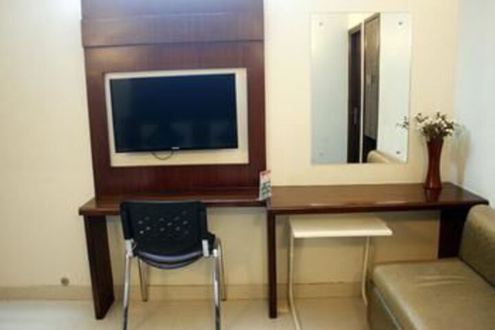 Room 16 of 19