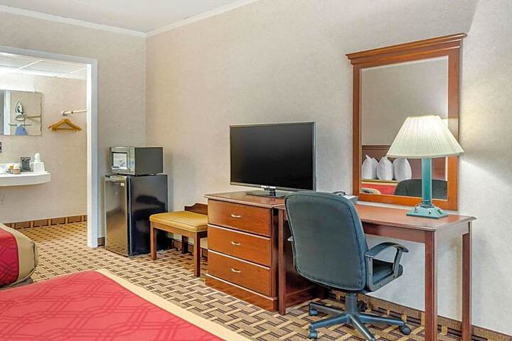 Hotel Suite Photo
