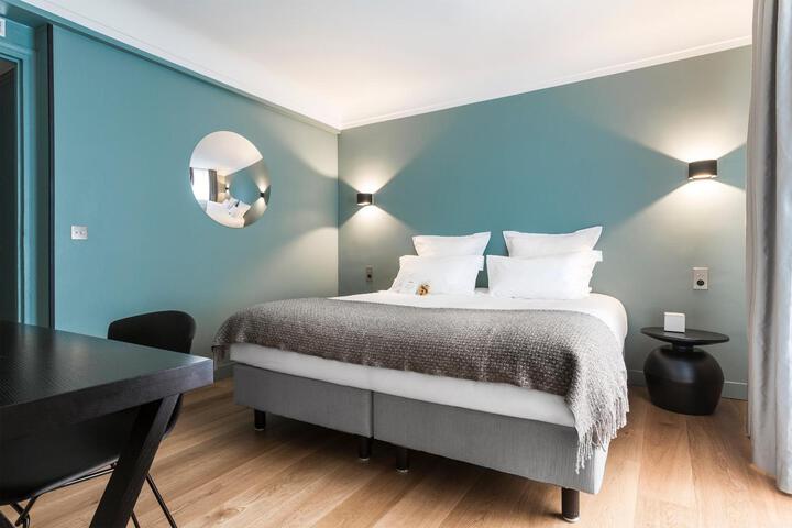 Room 52 of 120