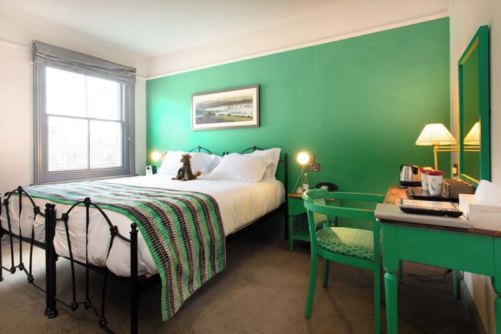 Room 16 of 34