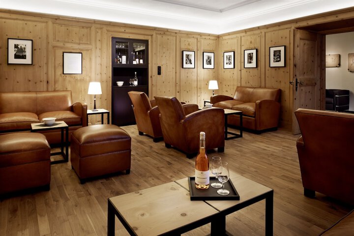 Lounge 55 of 77