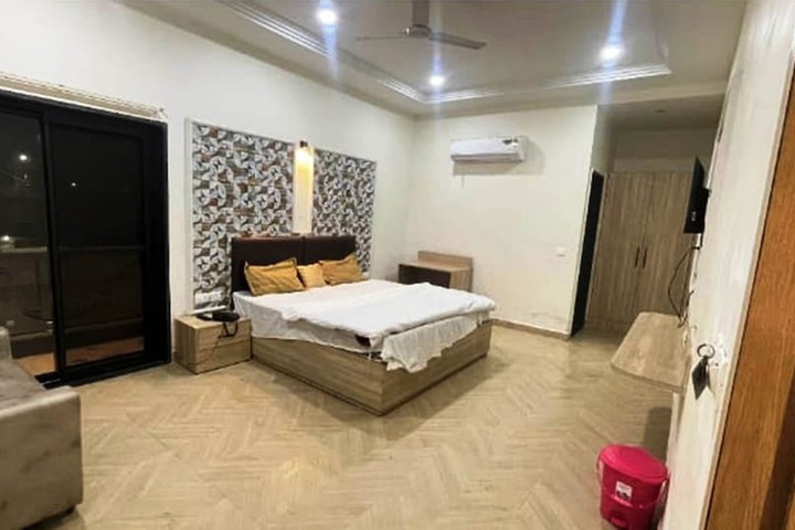 Room 7 of 26