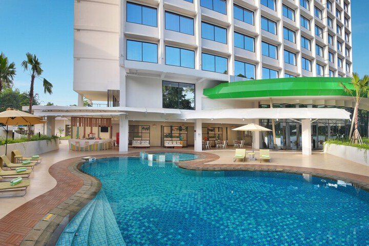 Pool Hotel
