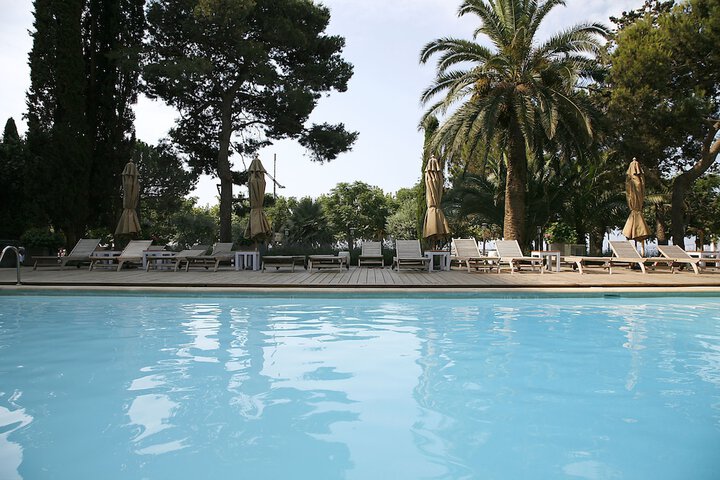 Pool 48 of 82