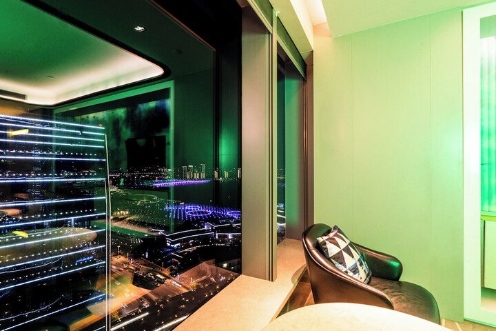 Room 52 of 168