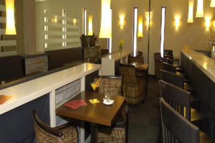 Lounge 7 of 23