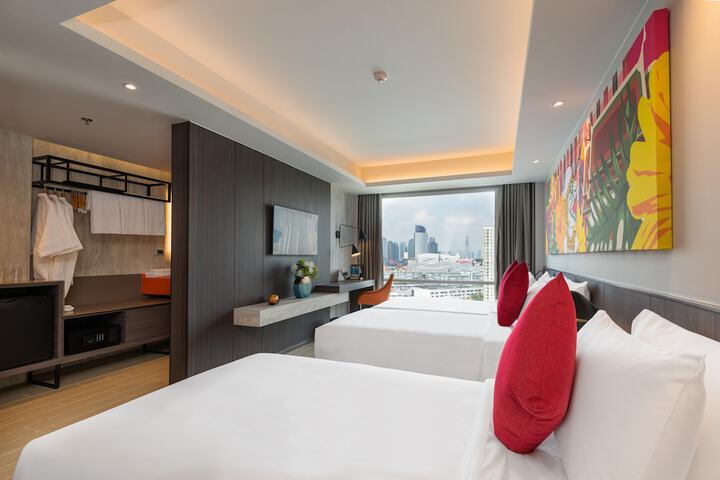 Room 28 of 190
