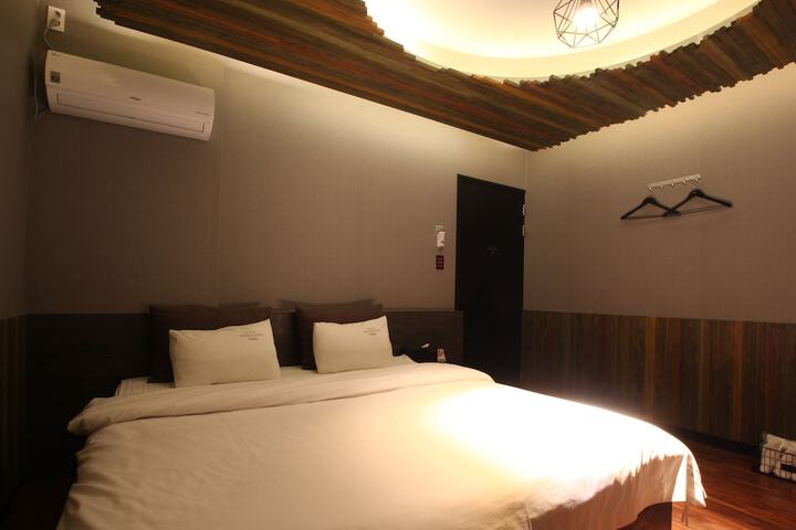 Room 25 of 84