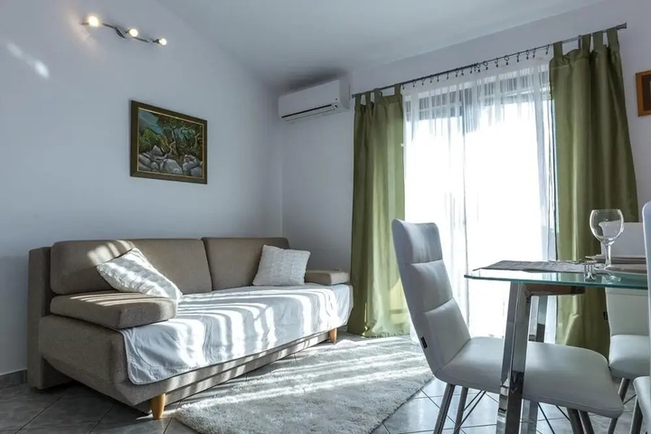 Room 2 of 18