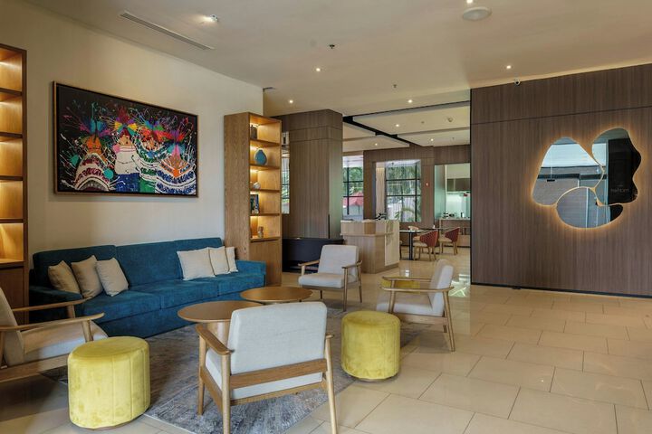 Entrance & Lobby
