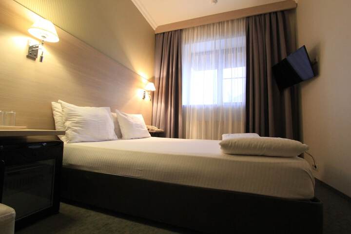 Room 15 of 42
