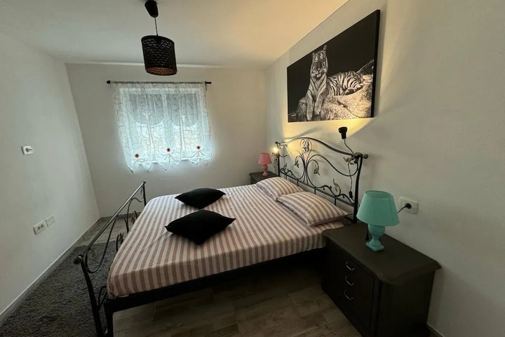 Room 9 of 20