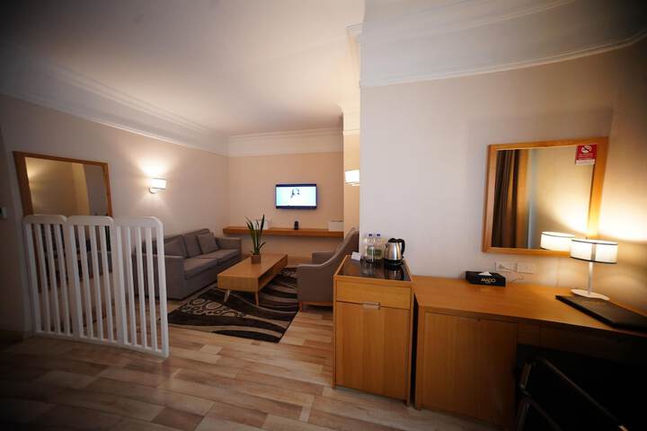 Room 27 of 163