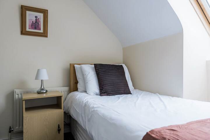 Room 6 of 14