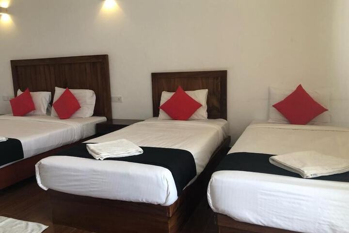 Room 8 of 16