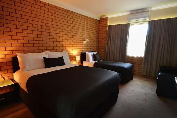 Room 8 of 22