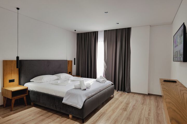 Room 9 of 68