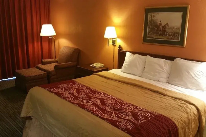 Room 7 of 18