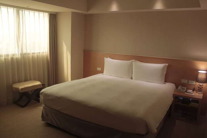 Room 23 of 103