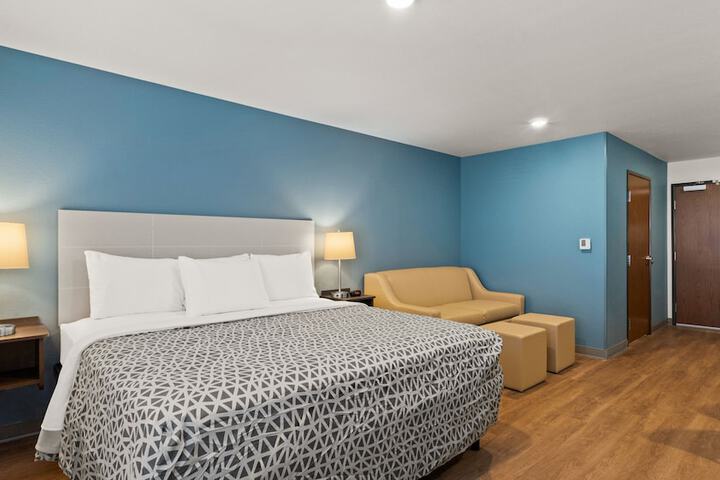 Room 15 of 28