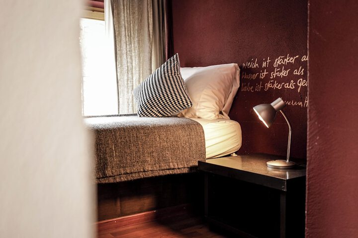 Room 40 of 102