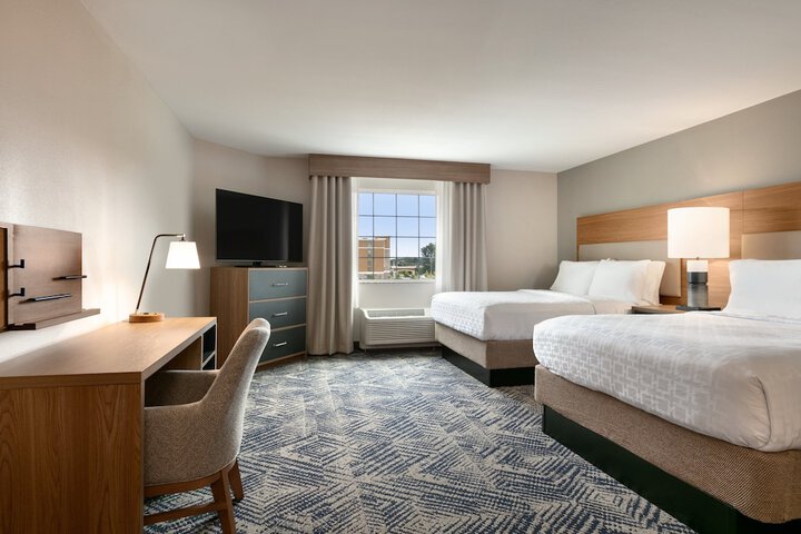 Queen Bed Accessible (8 of 32)