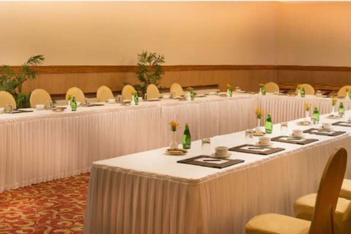 Ballroom/Hall 70 of 96