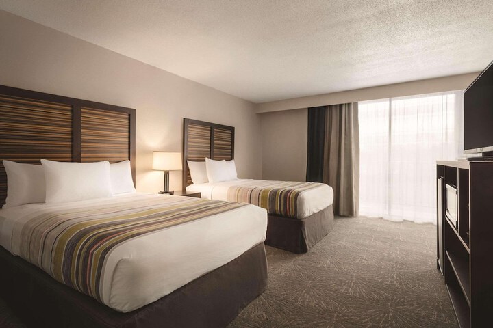 Standard Room, King or Two Doubles (2 of 4)
