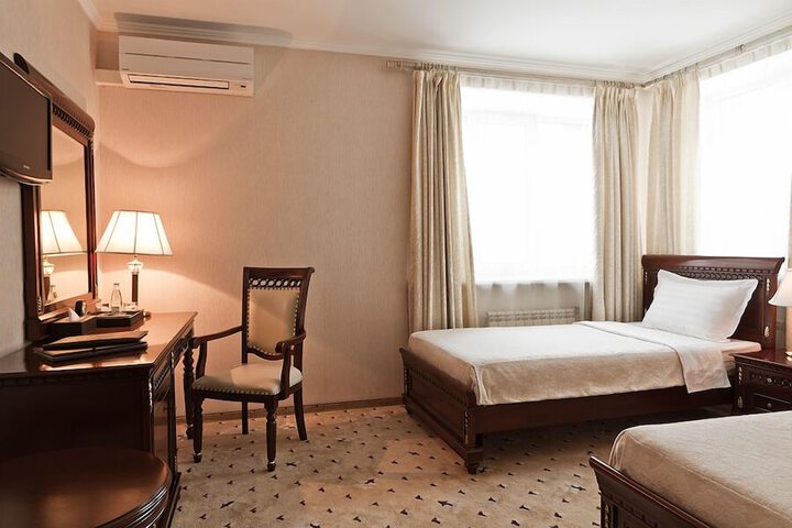 Room 10 of 36