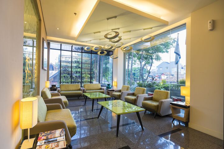 Hotel Lobby
