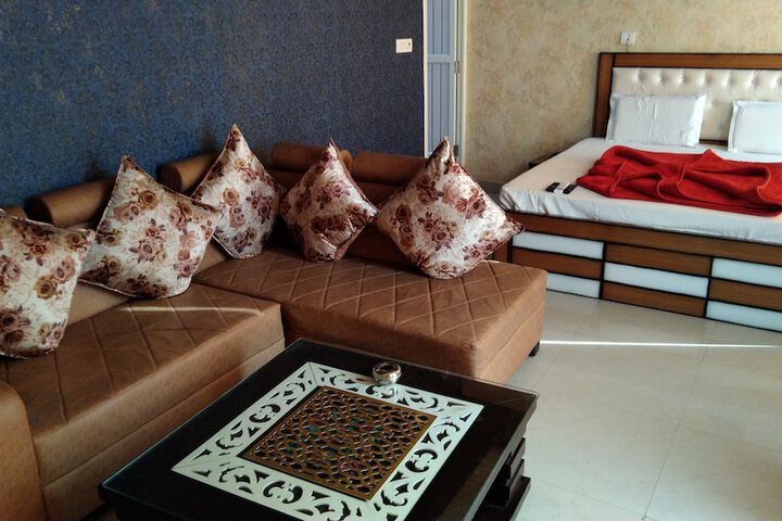 Room 12 of 15