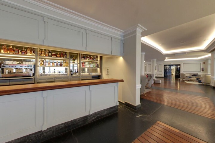 Lounge 87 of 121