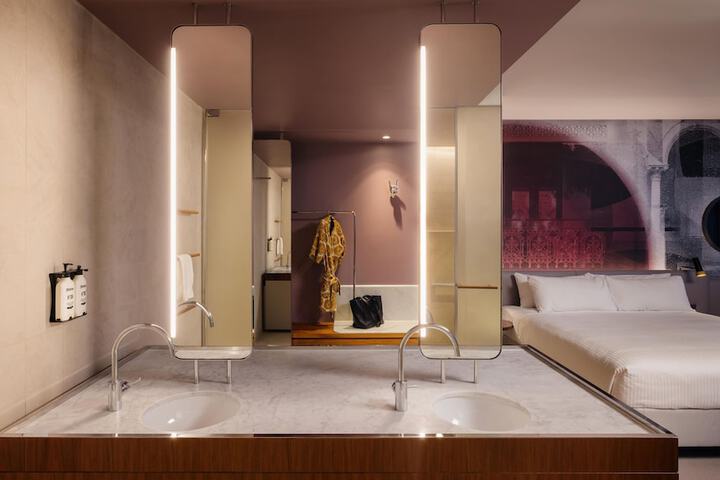 Room 38 of 74