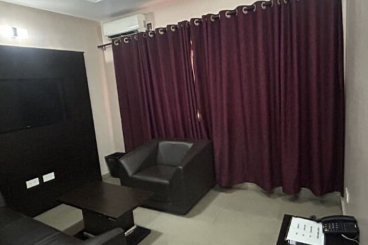 Room 6 of 14