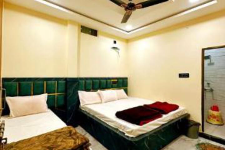Room 2 of 4