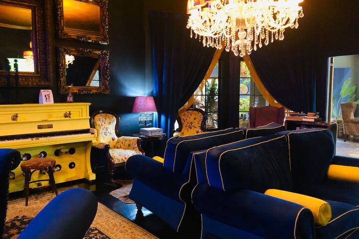 Lounge 226 of 275