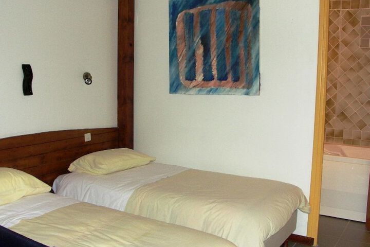 Room 9 of 46